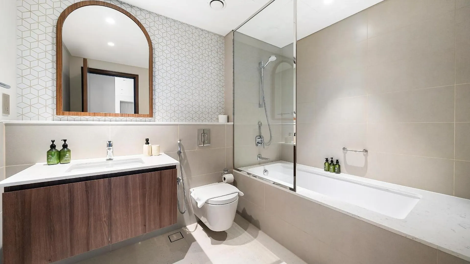 Vayk - Modern 1 Bd Near The Lagoon In Creek Harbour Dubai 0*,  United Arab Emirates